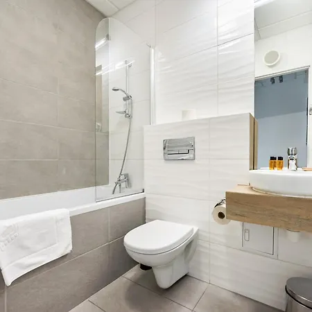 New Comfort 614 By Bookinghost